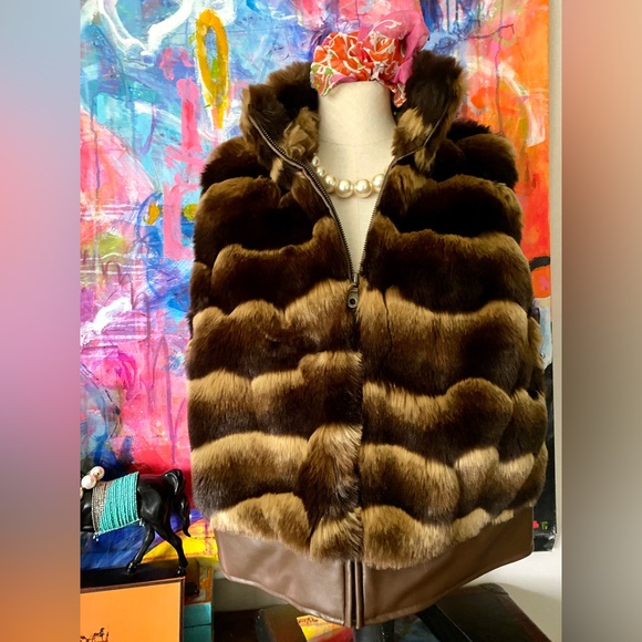Gorgeous CHICOS Lush Brown Faux Fur VEST Statement Luxury Fashion size 1 NWOT ❤️ - Picture 3 of 10